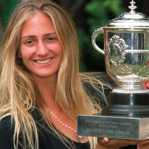 Mary Pierce with the French Open trophy in 2000