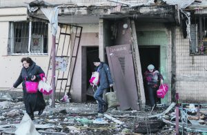 Ukrainians flee their devastated homes 